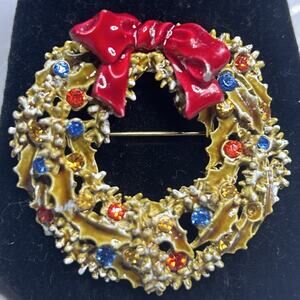 ART Signed Vintage Christmas Wreath Brooch Pin Gold Tone Rhinestones Bow Holiday